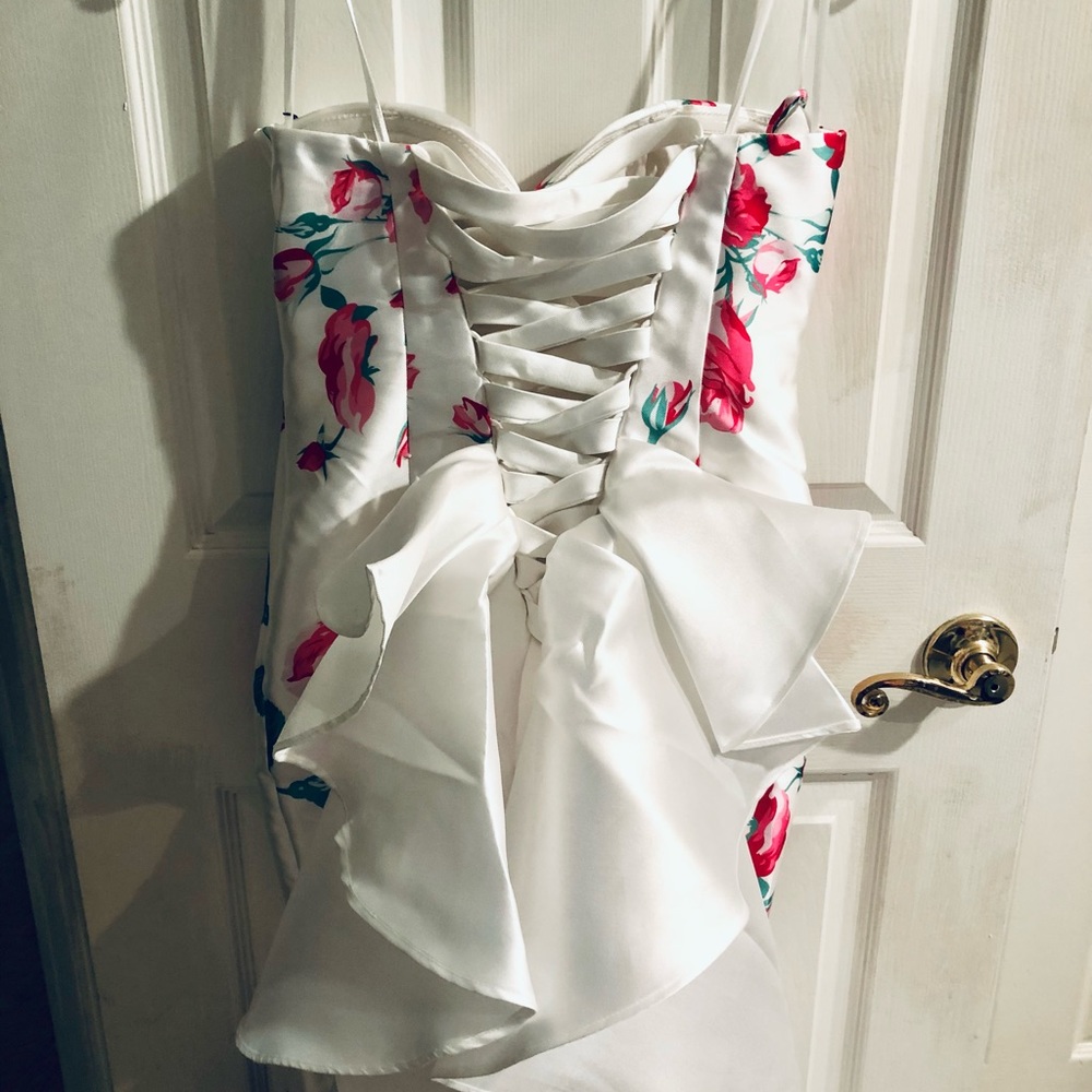 PROM DRESS 💕 - Picture 5 of 5
